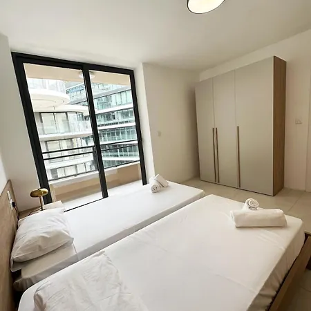 Upscale - Heart Of Pacaville Apartment Saint Julian's