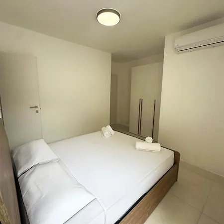 Upscale - Heart Of Paceville * San Ġiljan