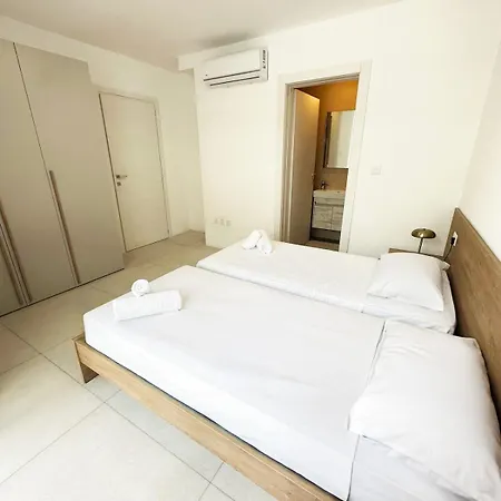 Upscale - Heart Of Paceville *